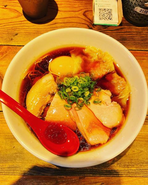 「軍鶏特製醤油ラーメン」@麺屋 翔 西新宿本店の写真