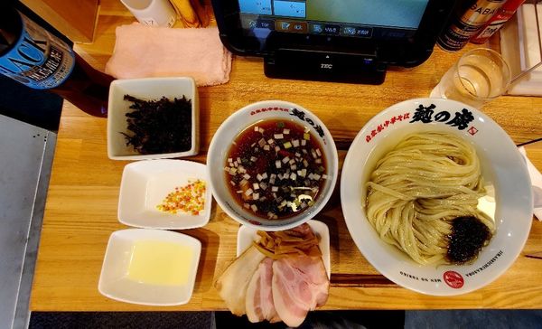 「昆布水つけ麺(大盛)」@自家製中華そば 麺の虜の写真