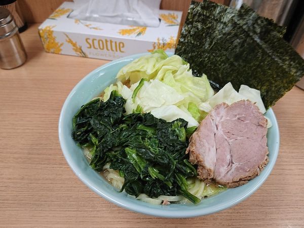 「キャベツらーめん+ほうれん草」@横浜ラーメン 武蔵家 日吉店の写真
