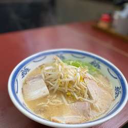 ラーメン（中）…800円
