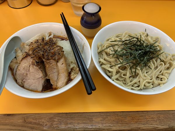 「ピリ辛ザルラーメン+ニンニク+焦がし+脂+みぞれ　800円」@ラーメンエース 八王子店の写真