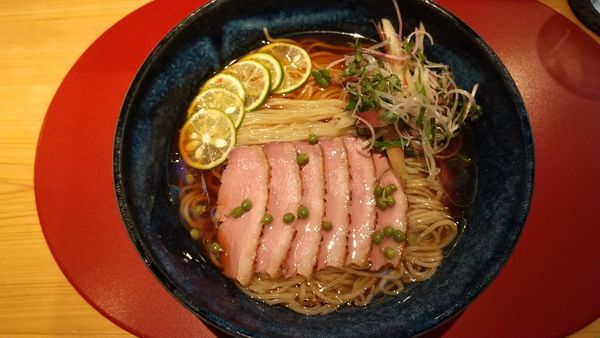 「【夏の限定】紀州鴨とぶどう山椒の冷やし(¥1,200)」@鴨中華そば 楓の写真