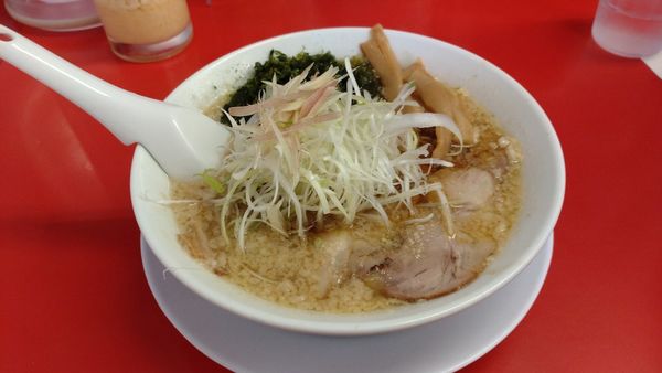 「あご煮干し醤油ラーメン」@魁力屋 白井店の写真