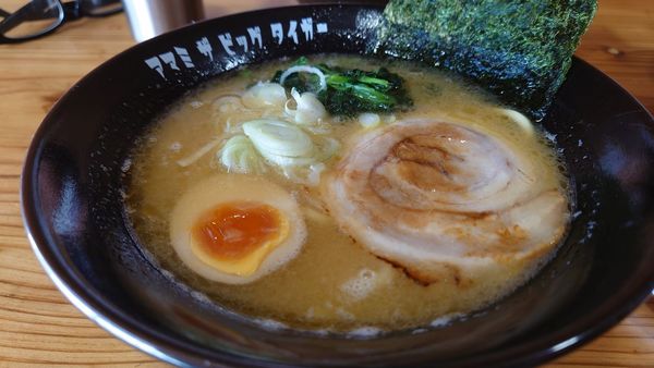 「島豚とんこつラーメン カタメ濃い目」@大虎んの写真