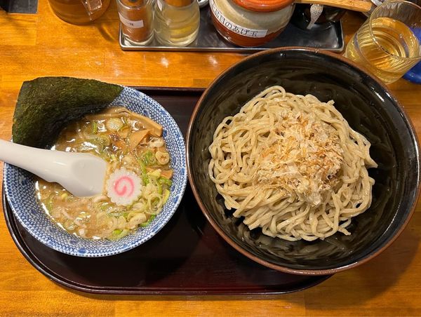 「創業からのつけ麺　煮干し縮れ剛麺」@つけ麺 紅葉の写真