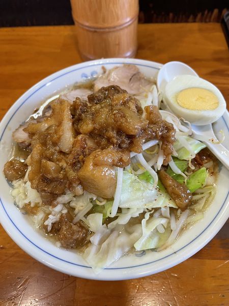「ラーメン小豚　ニンニクアブラカラメ」@自家製中華そば 麺 まる井の写真