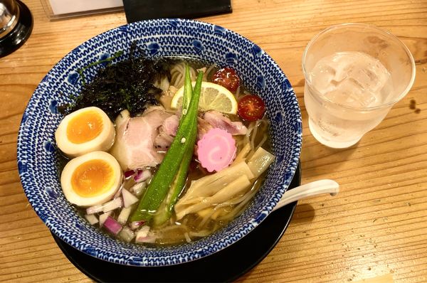 「限定 焼きあご煮干し冷やしラーメンwith味玉」@中華そば 正念場の写真