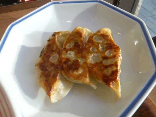 「ぎょうざ（3個）」@リンガーハット TOKYO PREMIUM 新橋店の写真