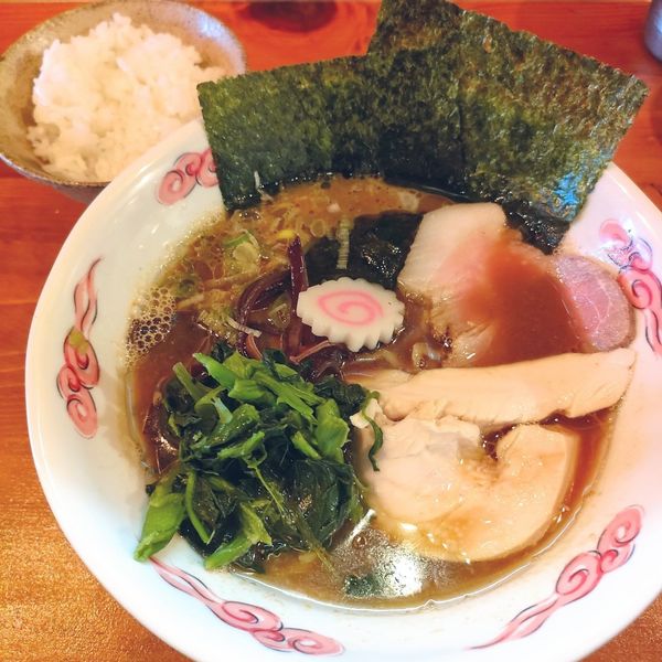 「口樂式家系ラーメン､半ライス」@口樂の写真