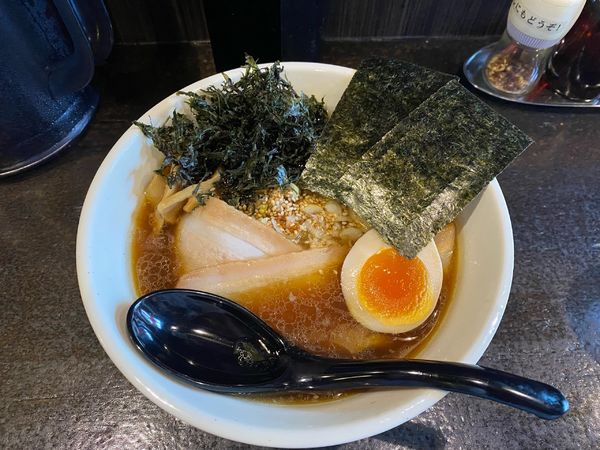 「醤油ラーメン880円+煮卵100円」@毘沙門の写真