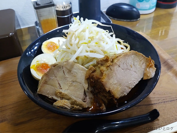 「じろうらーめん 辛味噌（大盛り＋極厚切りチャーシュー＋味玉）」@らーめん次郎冠者Ver.2の写真
