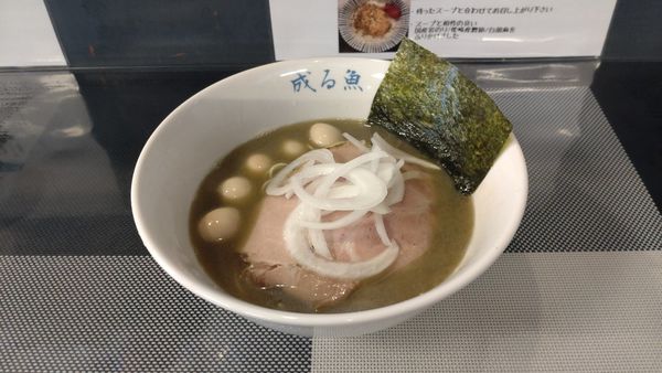 「うずら味玉煮干しそば」@煮干し中華そば 成る魚の写真