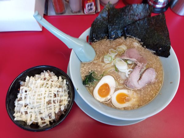 「平日ランチセット790円(味噌、ネギマヨチャーシュー丼)」@ラーメン山岡家 松戸北小金店の写真