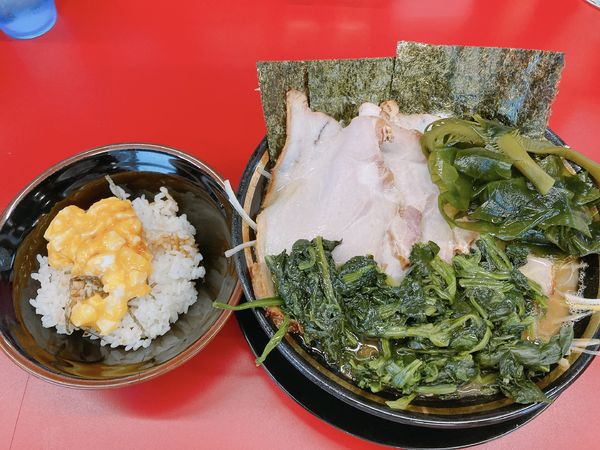 「ネギチャーシュー麺白（3枚）＋青菜＋半玉子まぶし」@王道家直伝 との丸家 八潮店の写真