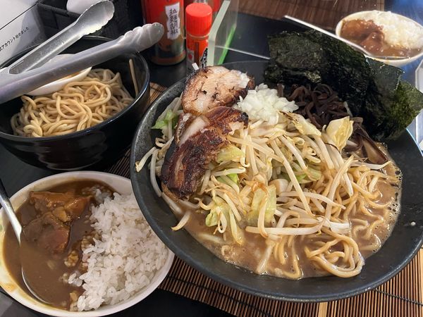 「横濱豚骨スペシャルラーメン¥1,500  小カレー¥300」@和歌山家 蒔田店の写真