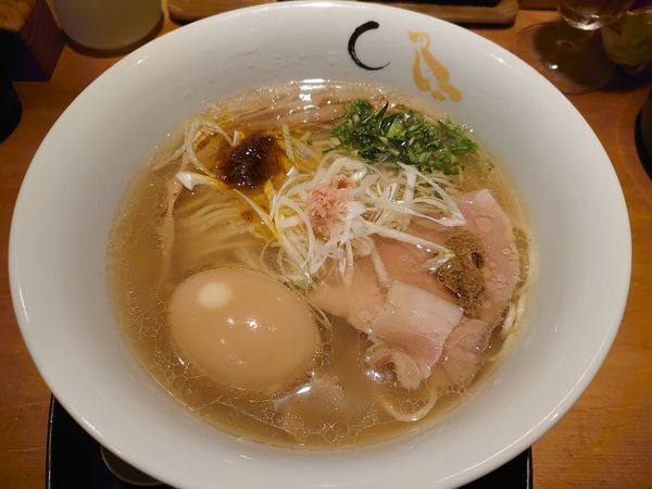 「真鯛と蛤の塩そば 味玉」@SOBAHOUSE 金色不如帰 新宿御苑本店の写真