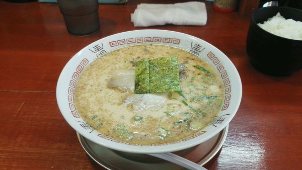 「豚骨ラーメン550円」@二代目 哲麺 八王子店の写真