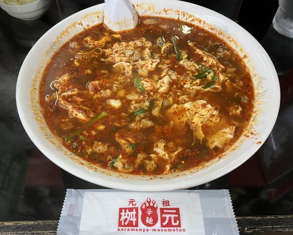 「元祖辛麺(レギュラー・10辛・こんにゃく麺)＋チーズ」@元祖辛麺屋 桝元 愛宕店の写真