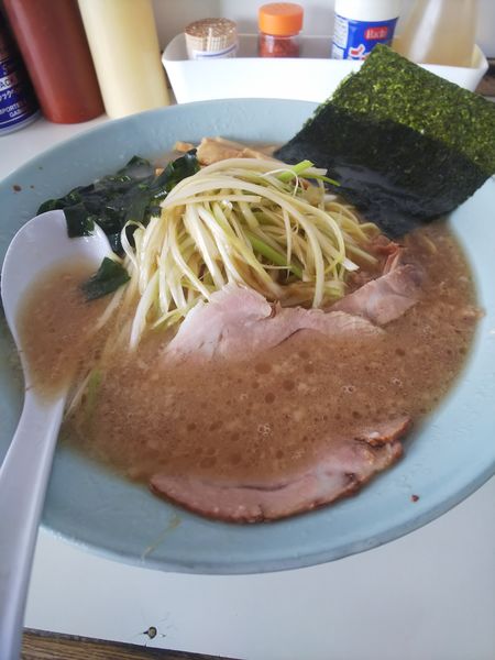 「ネギラーメン中盛」@◯つばき食堂の写真