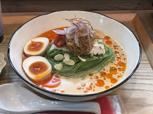 「８月限定　えびと豆乳の冷製坦々麺+味玉」@えびそば 緋彩の写真