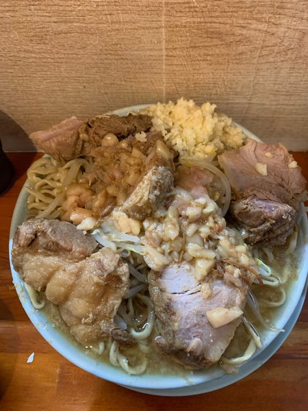 「豚入りラーメン」@ラーメン富士丸 西新井大師店の写真