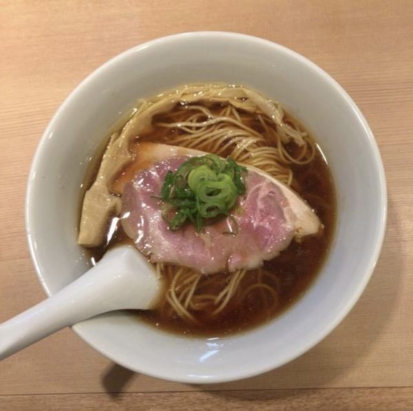 「醤油らぁ麺」@らぁ麺 はやし田 池袋店の写真