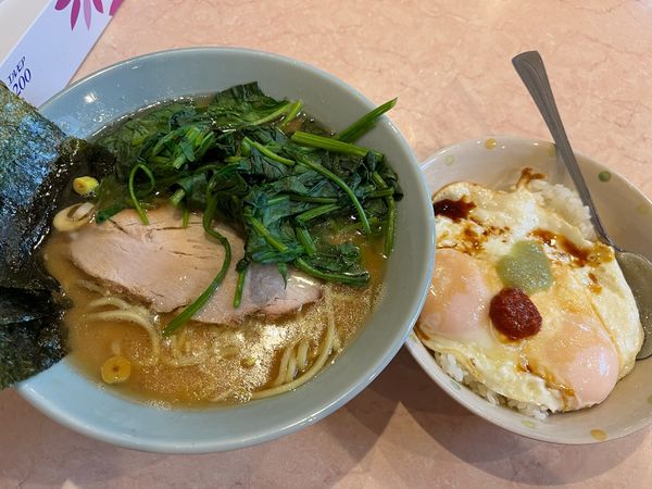「並盛ラーメン ¥750+ほうれん草 ¥130 目玉焼丼 ¥280」@横浜家系ラーメン 黄金家の写真