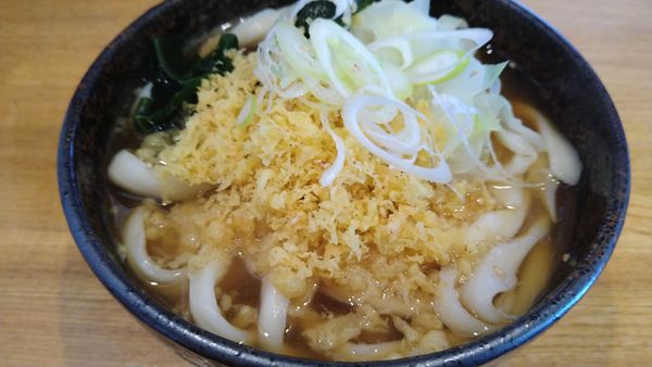 「たぬきうどん、温、大盛り」@UDONダイニングらんたんの写真