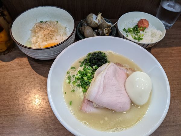 「【限定】鮮魚真鯛白湯ソバ➕専用ご飯➕TKG➕バイ貝」@Noodle&Spice curry 今日の1番の写真