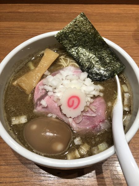「味玉煮干中華そば900円(※細麺に変更)」@煮干中華そば 鈴蘭 新宿店の写真