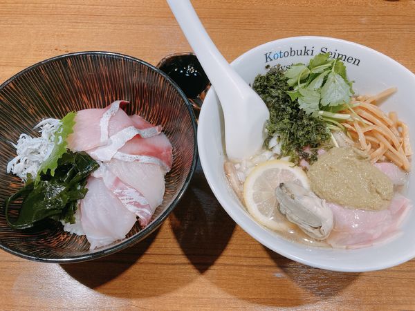 「カキそば＋日替り海鮮丼」@寿製麺よしかわ 川越店の写真