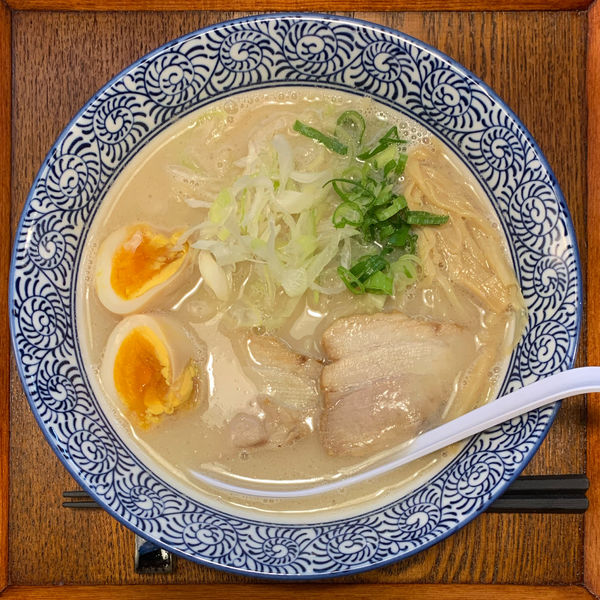 「貝だし豚骨ラーメン 塩 味玉」@炭火串焼き・ラーメン にのまえの写真