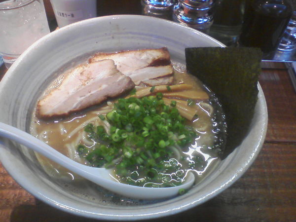 「醤油麺」@麺屋 黒船 狛江店の写真