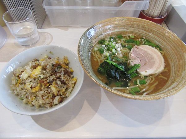 「特製味噌らーめん（８３０円）＋昼限定半炒飯セット１７０円」@濃厚ラーメン 大葉商店の写真