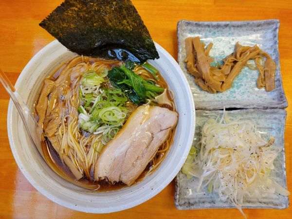 「醤油そば + メンマ5本 + ねぎ」@麺処 諭吉 筑西玉戸店の写真