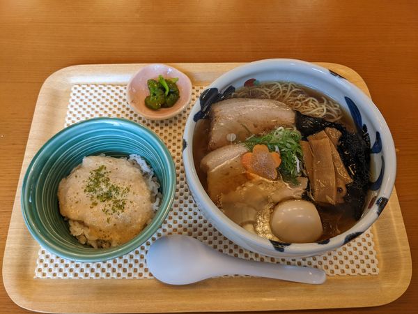 「セット（こだわりラーメン＋ミニ麦とろ飯）850円」@すいせんの写真