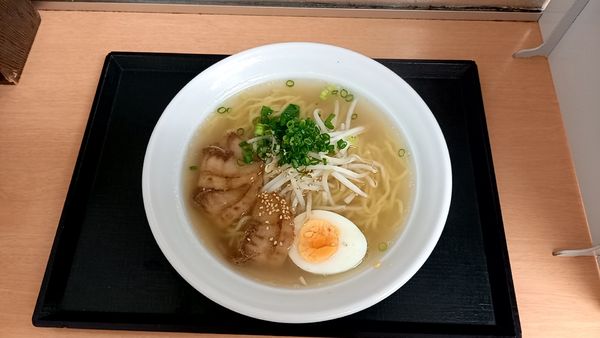 「塩ラーメン」@めん丸 浜山本店の写真