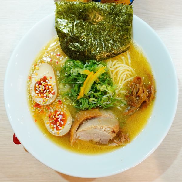 「味玉濃厚鶏塩そば＋瓶ビール」@麺屋 音 南越谷店の写真