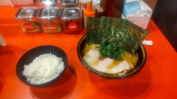 「ラーメン」@横浜家系総本山 吉村家直系店 ラーメン内田家の写真