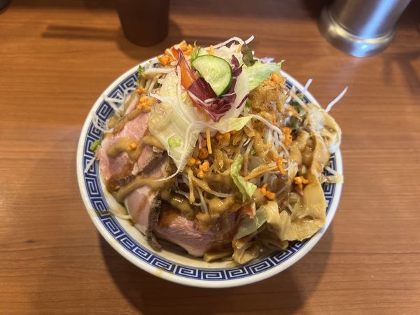 「限定　冷やし中華(揚げエビ.辛あげ玉)1050円」@びんびん豚 坂戸店の写真