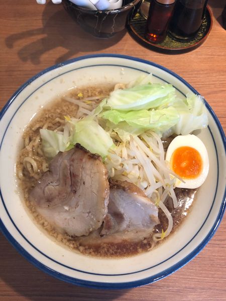 「醤油とんこつ　850円」@らーめん勇の写真