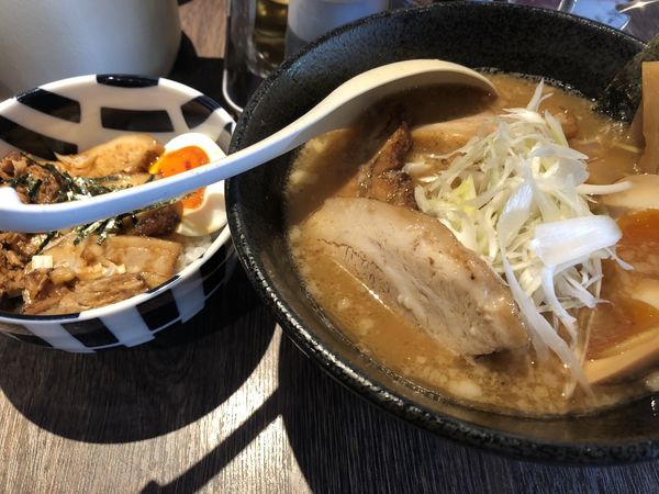 「特製らーめん&チャーシュー丼」@ななほしの写真