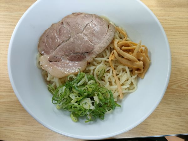 「まぜ麺（ランチサービスで大盛り）700円」@鶏麺亭の写真