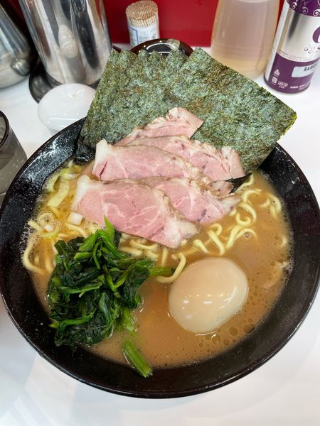 「チャーシュー麺大盛り　海苔増し　味付け玉子」@ラーメン 塚田家の写真