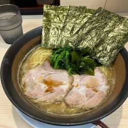 家系ラーメン並、硬め濃いめ