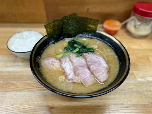 「中チャーシュー¥990、半ライス　無料」@八家本陣の写真