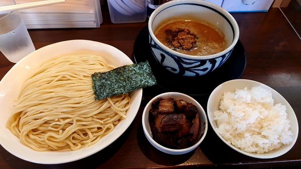「鳥豚魚介つけめん＋チャーシューぶつ」@ラーメン ますだやの写真