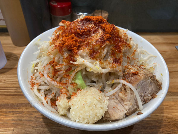 「ラーメン中(ニンニクアブラチョイ辛)」@デカ盛り戦隊 豚レンジャーの写真