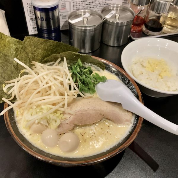 「牛乳ラーメン（ミニリゾットライス付き）￥900＋うずら￥0」@ラーメン達磨家 藤沢店の写真