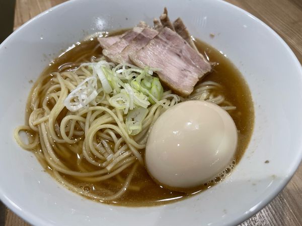 「肉そば小(¥800)半熟煮たまご(¥100)」@自家製麺 伊藤 神田店の写真